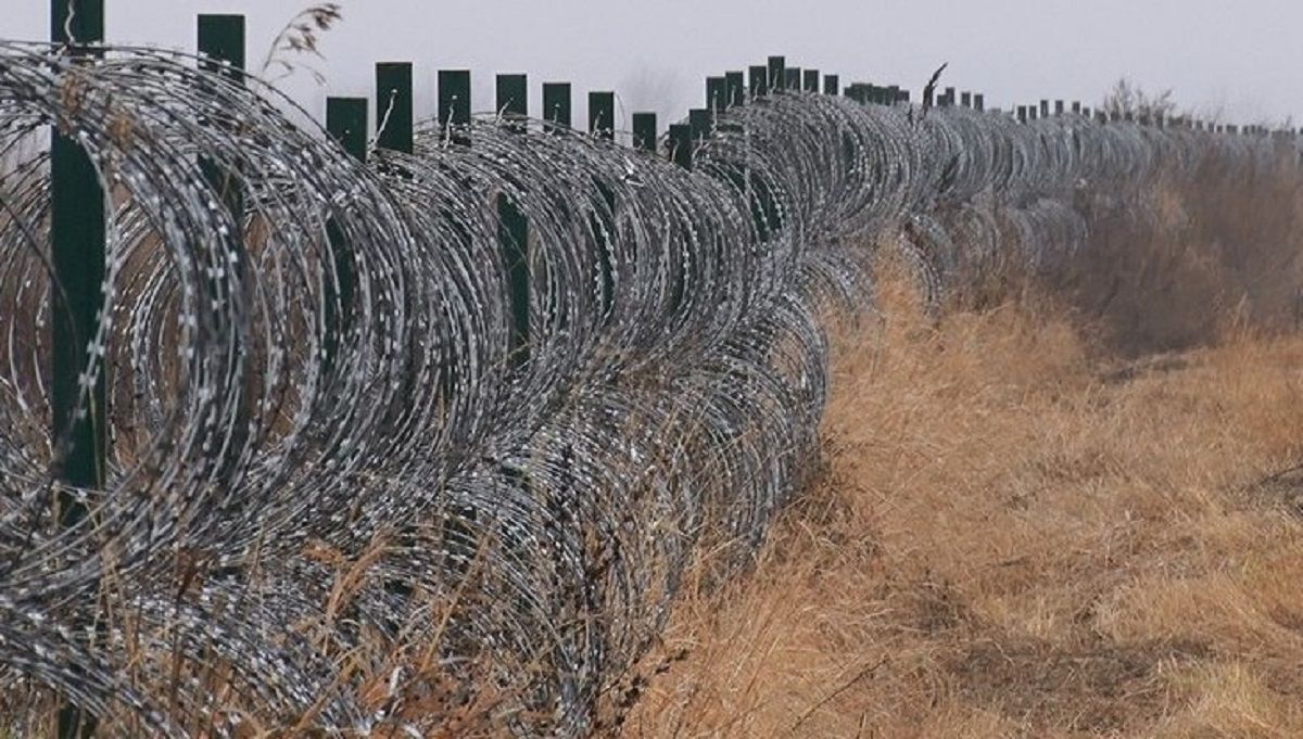 Україна збудувала 100-кілометровий паркан з колючого дроту на кордоні з Росією