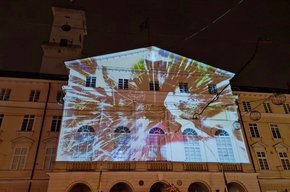 На фасаді Ратуші влаштували 3D-шоу на честь скульптора Михайла Дзиндри