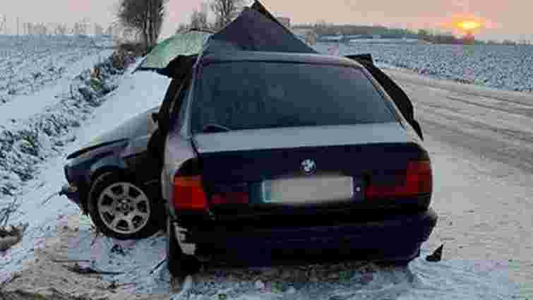 У ДТП біля Нововолинська BMW зігнуло навпіл, водій загинув