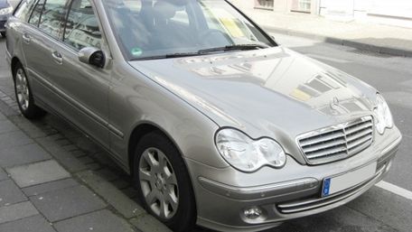 Львів’янин вкрав  евакуатором Mercedes C220, бо не зміг його купити
