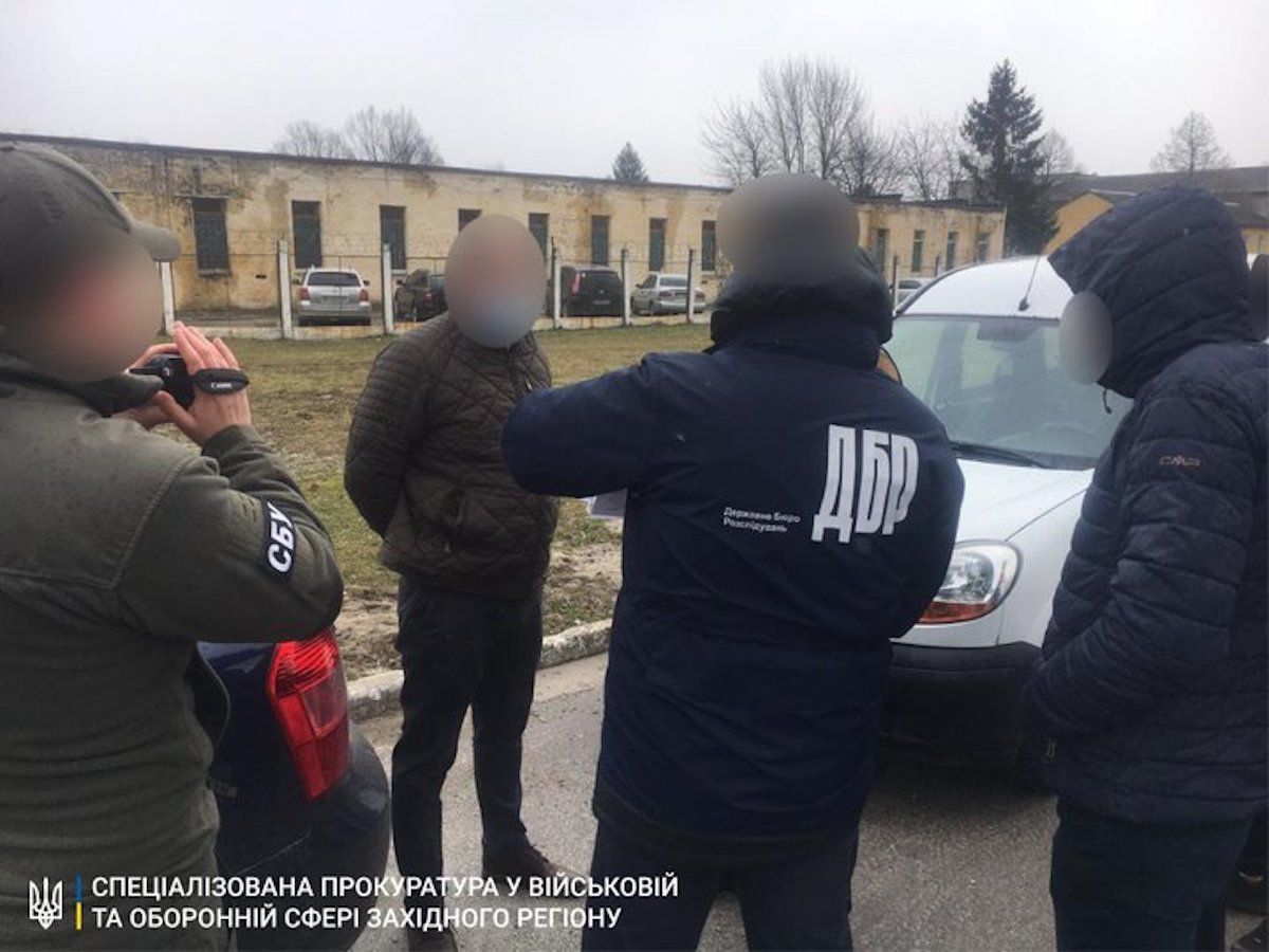 Суд оштрафував головного медика-хабарника військової частини у Львові
