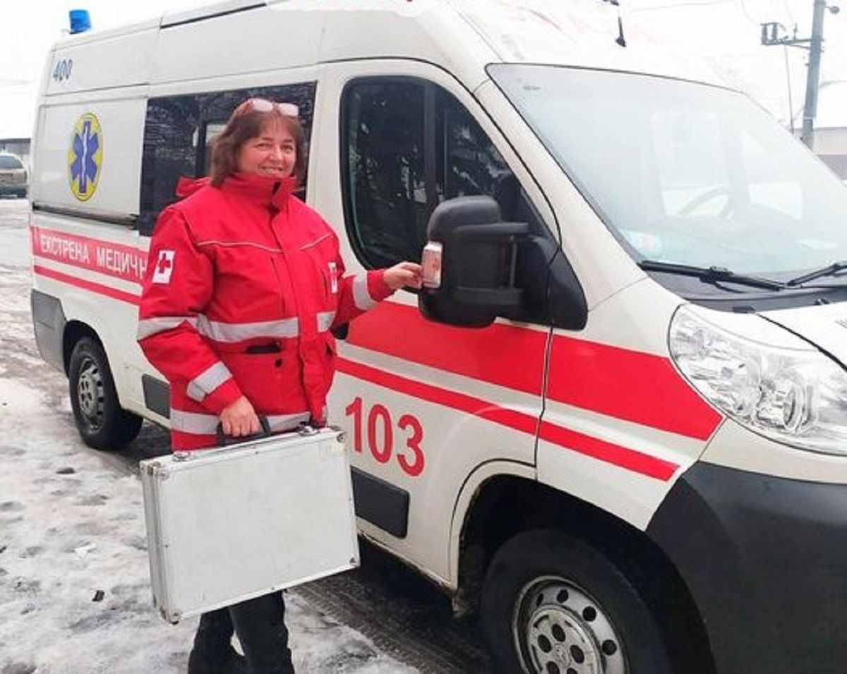 21-річна закарпатка народила четверту дитину в автомобілі медиків