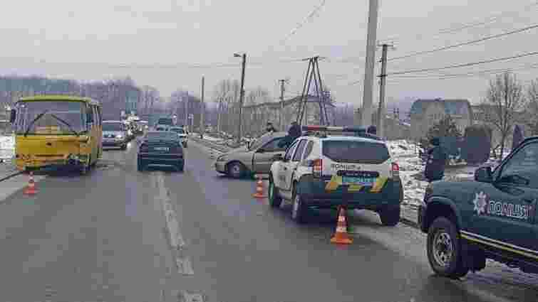 Троє людей постраждали в ДТП легковика з маршруткою біля Дрогобича
