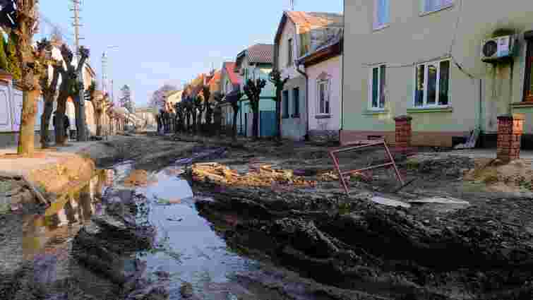 За незавершений ремонт вулиці у Чернівцях підрядника оштрафували на 1,4 млн грн