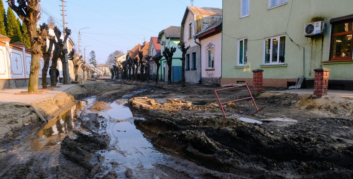 За незавершений ремонт вулиці у Чернівцях підрядника оштрафували на 1,4 млн грн