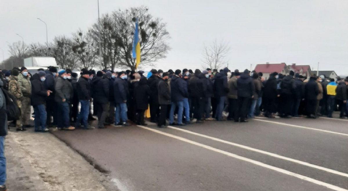 Працівники лісгоспу перекрили рух трасою Київ-Чоп біля Бродів