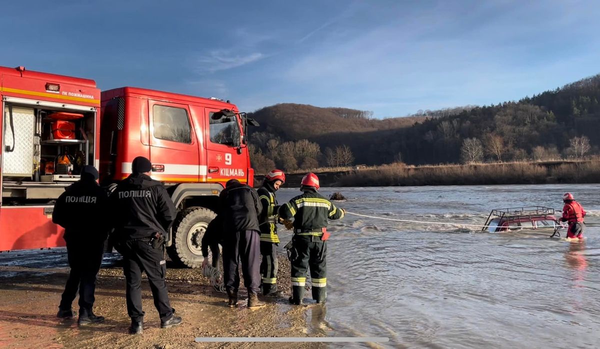 Водій «Ниви» втопив авто під час проїзду переправи через Прут