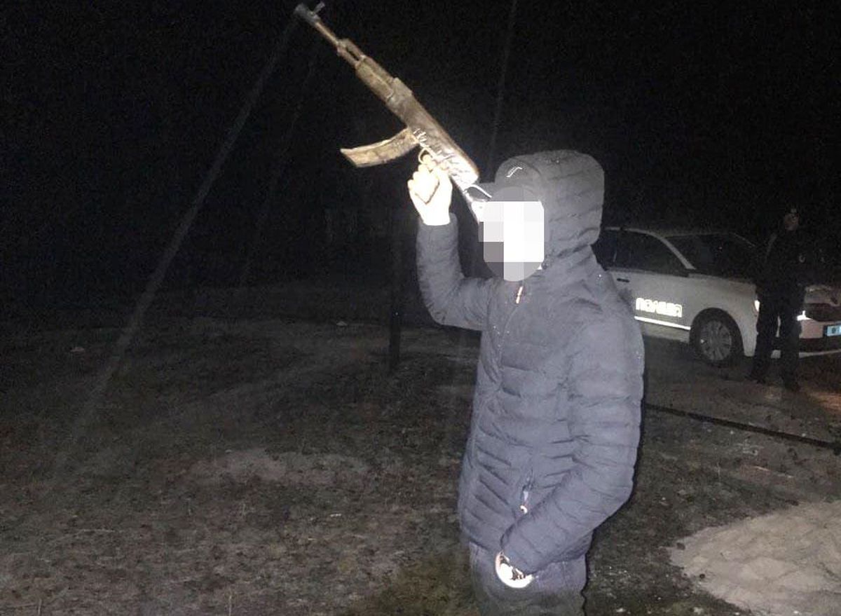 Рівненські поліцейські провели розслідування через відео стрілянини з дерев'яного автомата