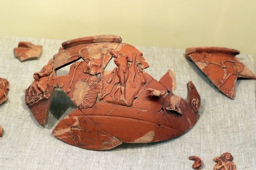 Давньоримська керамічна чаша з червоної глини