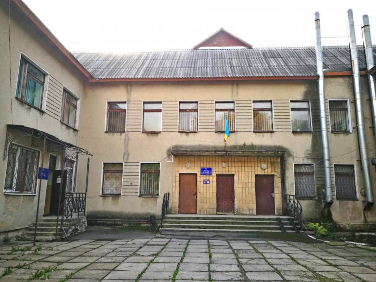 Мешканця Прикарпаття зобов'язали виплатити 7,6 тис. грн побитій вагітній дружині
