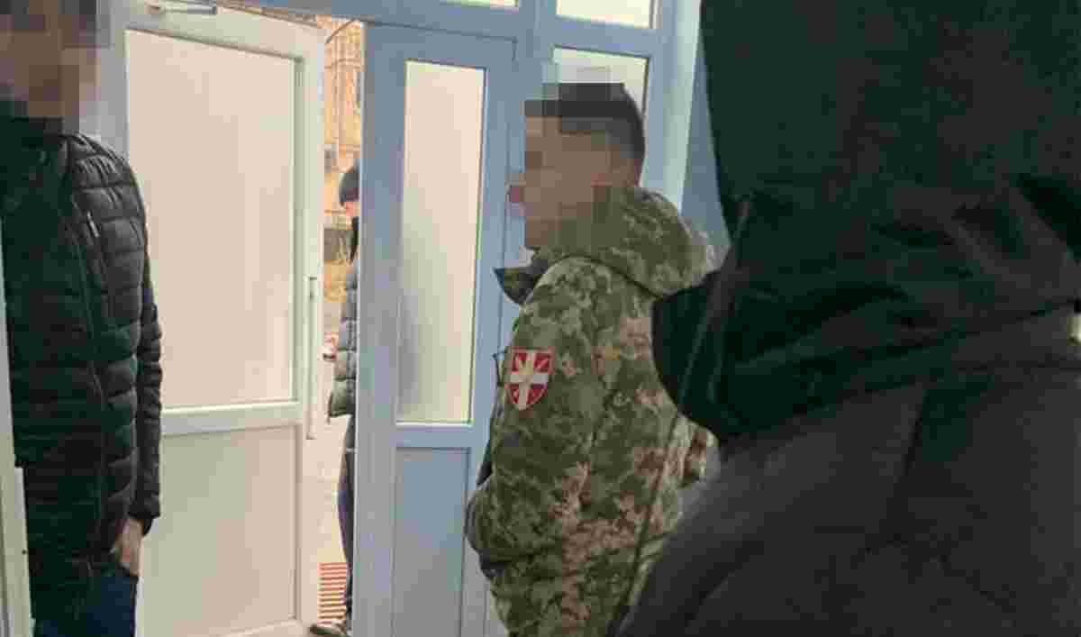 Працівника військкомату на Волині викрили на систематичних хабарах - ZAXID.NET