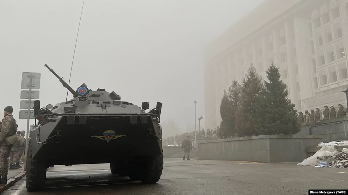 Поліція заявила про десятки загиблих під час сутичок у Алмати
