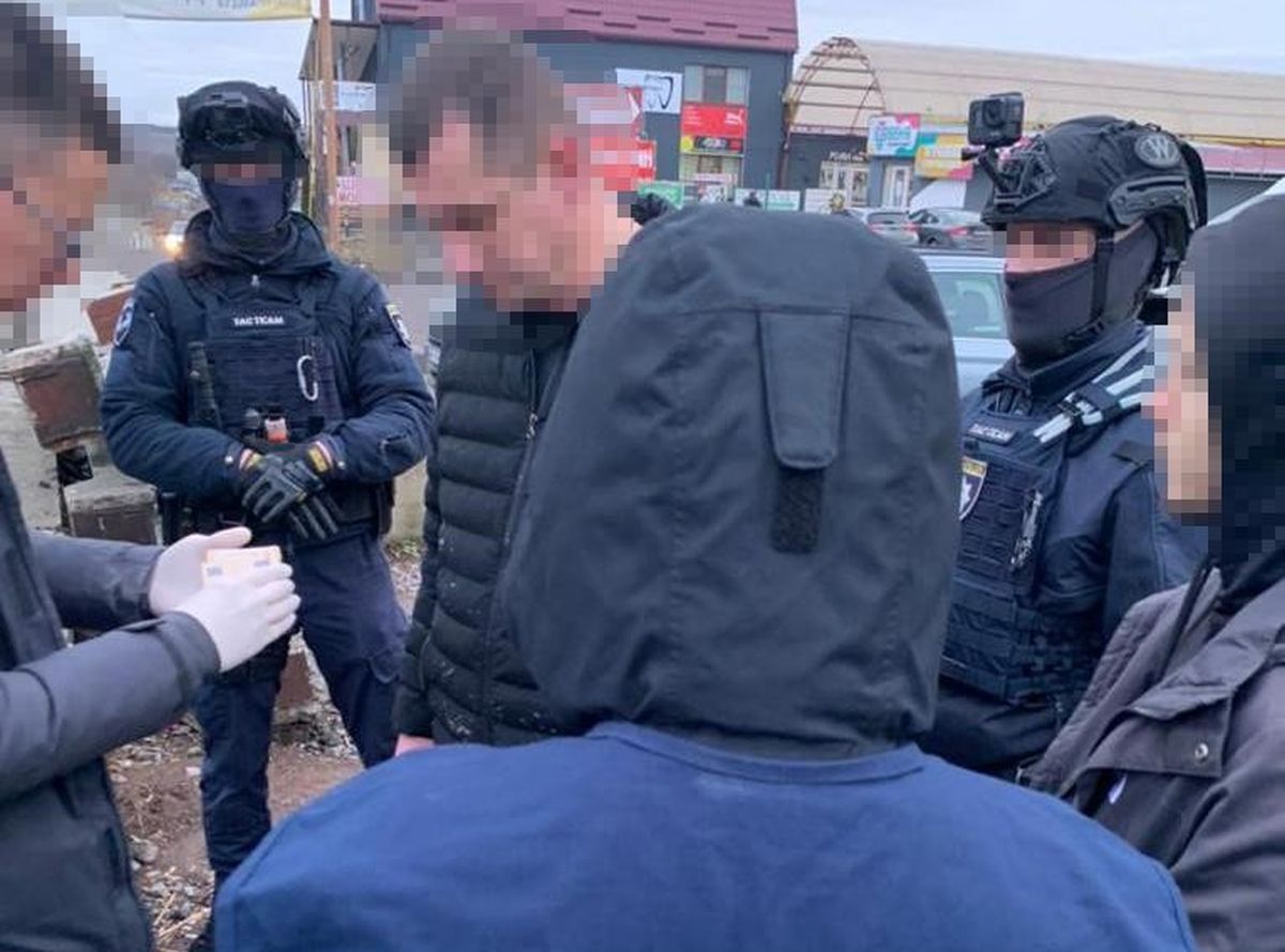 Посадовця ДПС Рівненщини затримали на хабарі 25 тис. грн від підприємця