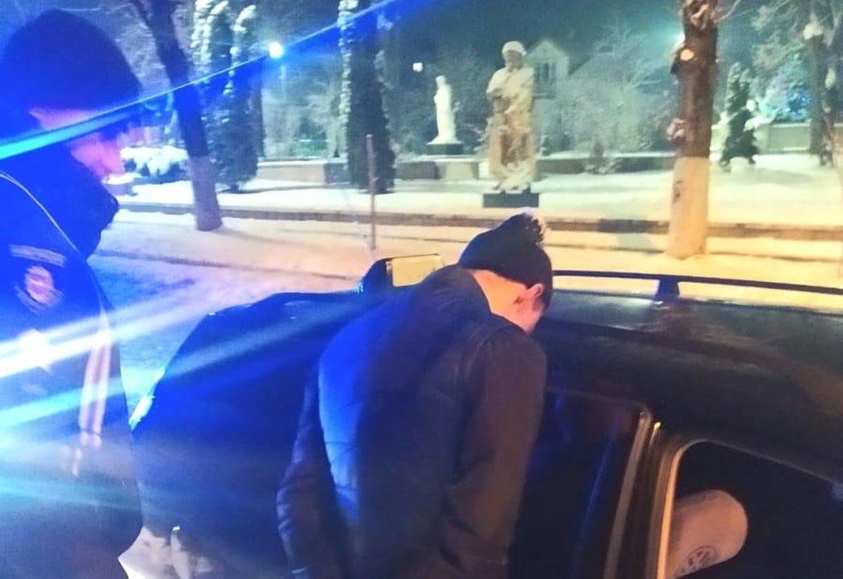 Рівненські поліцейські затримали афериста, який діяв за схемою про родичів в лікарні