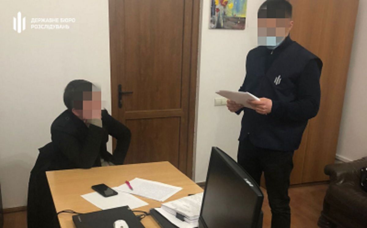 Інспектора митного поста «Рава-Руська» підозрюють у підробці документів