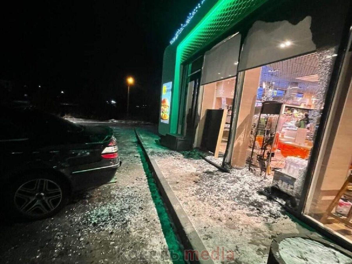 У Ковелі п'яний 28-річний водій Mercedes в'їхав у заправку 