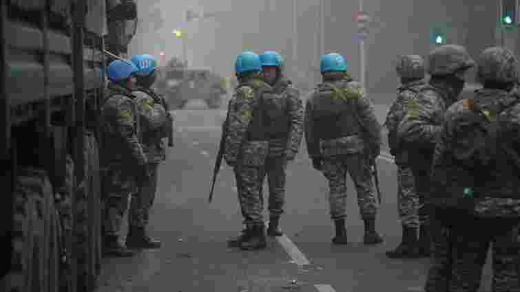 Казахські військові самовільно використовували миротворчі блакитні шоломи