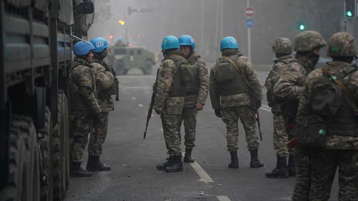 Казахські військові самовільно використовували миротворчі блакитні шоломи