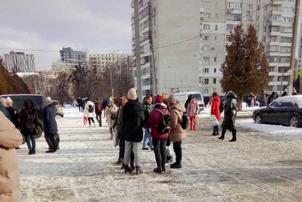 Усі львівські школи зупинили навчання через повідомлення про замінування