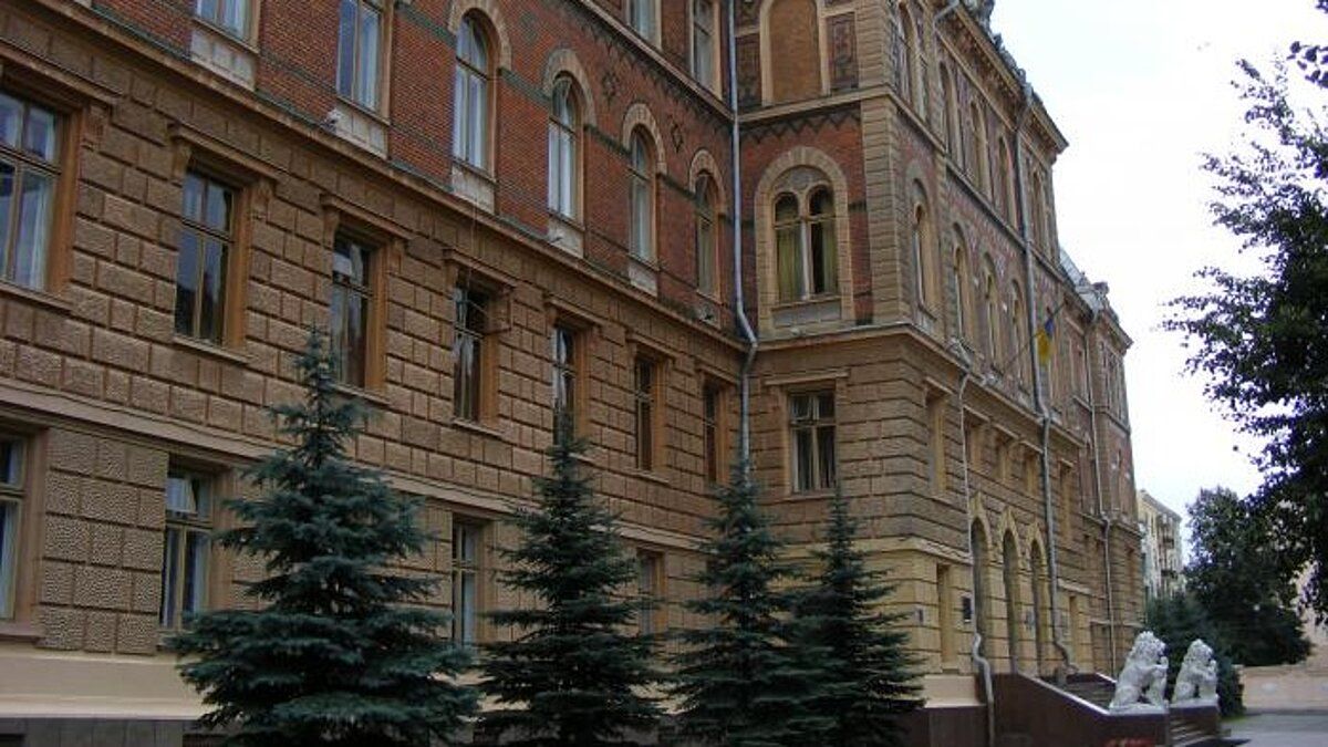 Трьох чернівецьких посадовців звинуватили у «відкатах» на ремонті доріг