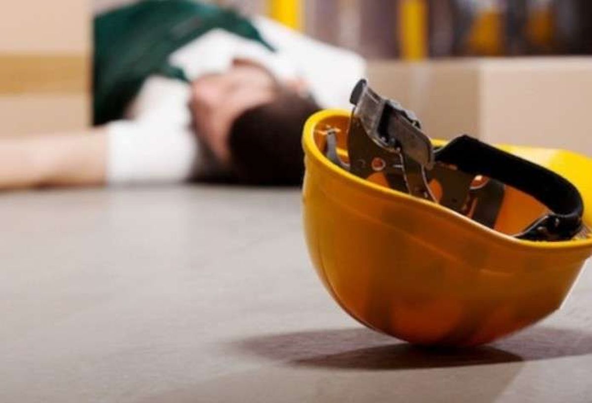 Унаслідок падіння з даху на Рівненщині загинув 31-річний покрівельник