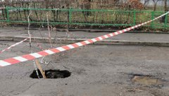 Пошкодив машину на розбитій дорозі, що робити?