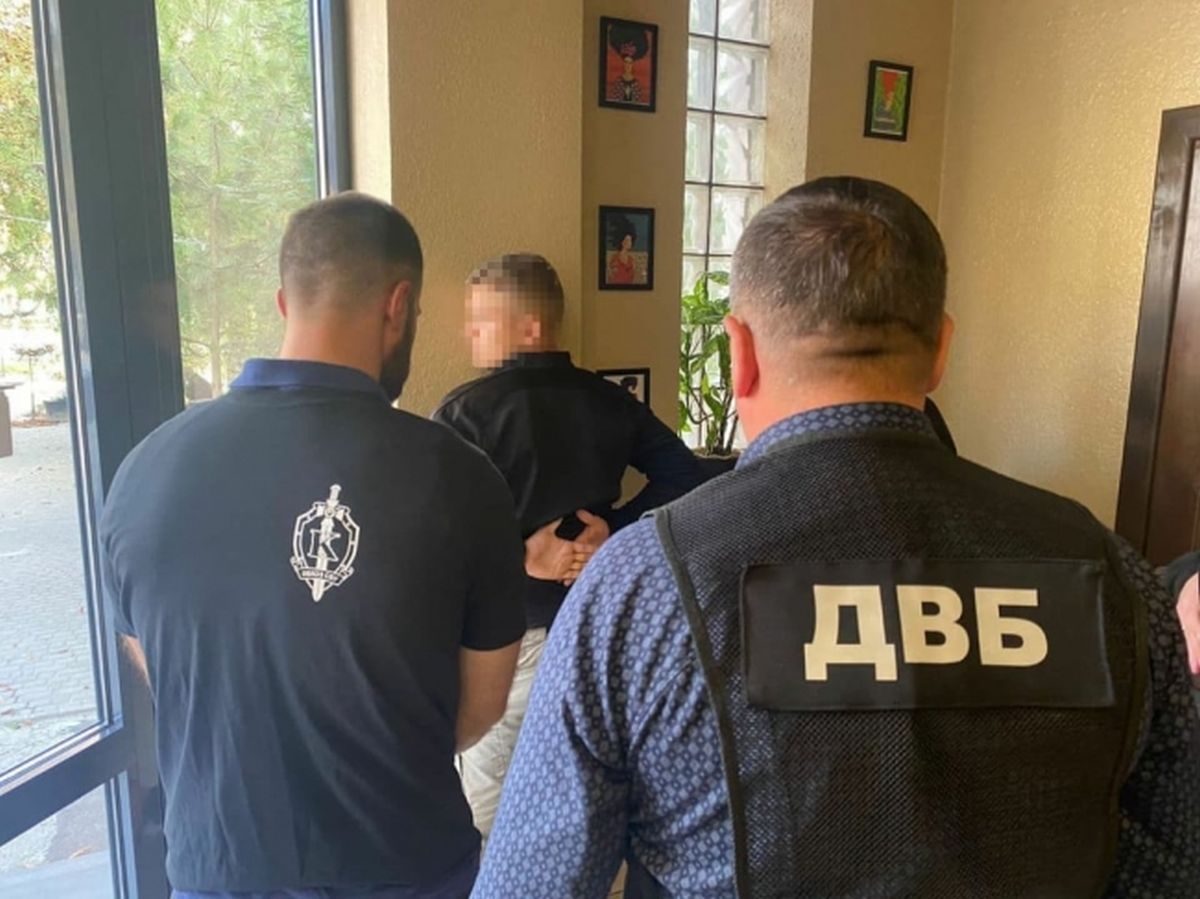 Рівненського поліцейського оштрафували на 34 тис. грн за хабар від винуватця ДТП