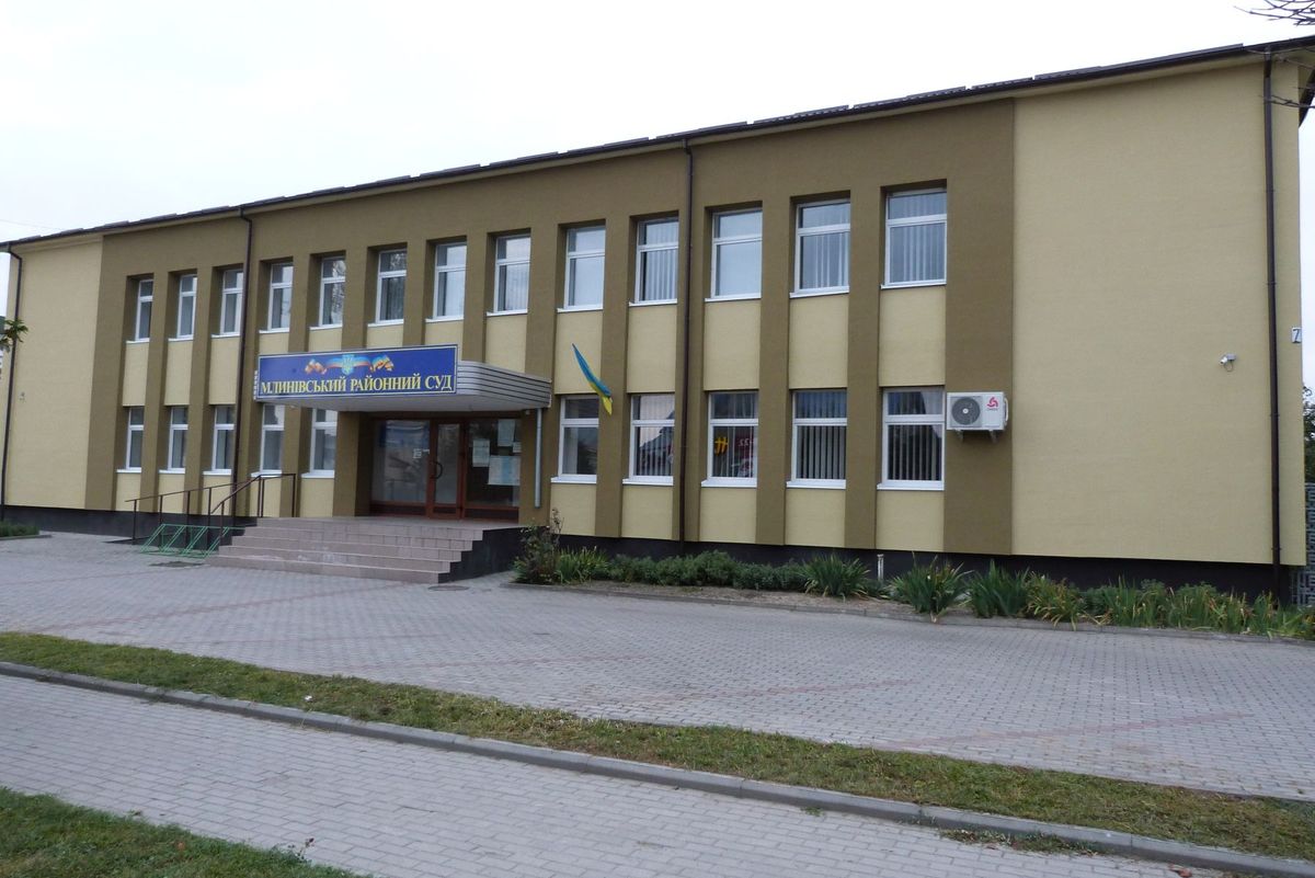 Рівненський підприємець уник покарання за поширення порно на сайті знайомств