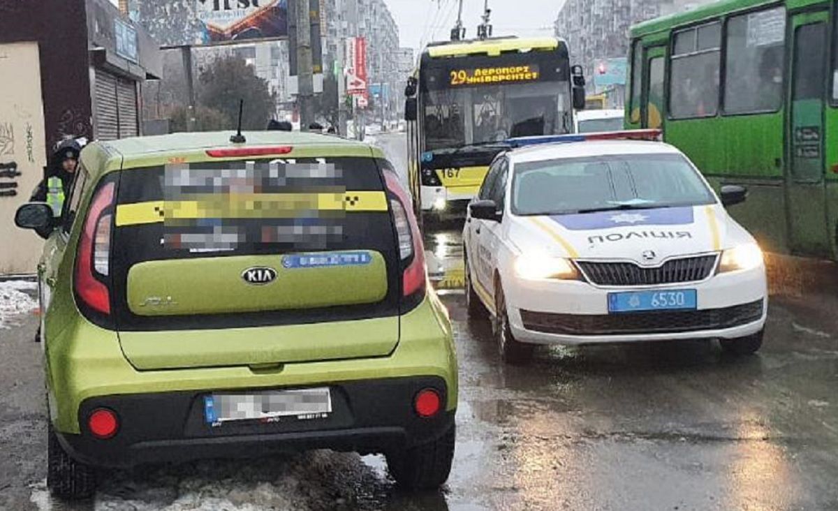 50-річний таксист раптово помер за кермом автомобіля у Львові