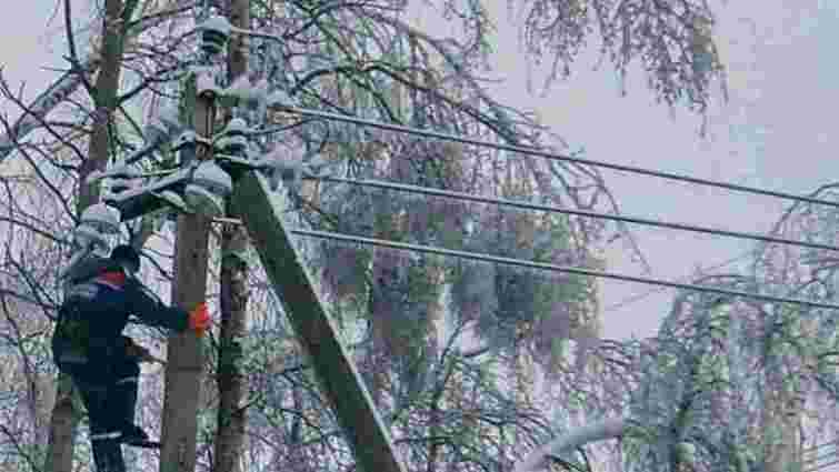 Через сильний вітер на Львівщині 38 населених пунктів залишилися без електрики