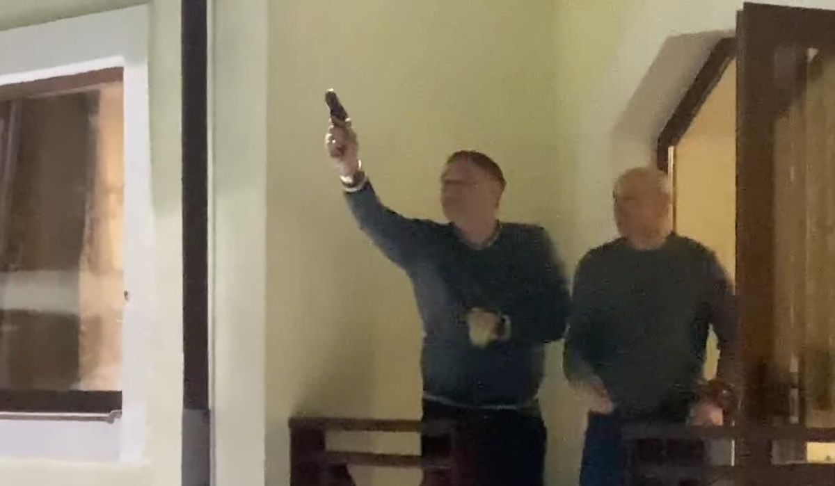 Поліція склала адмінпротоколи на 48-річного чоловіка за стрілянину у Буковелі
