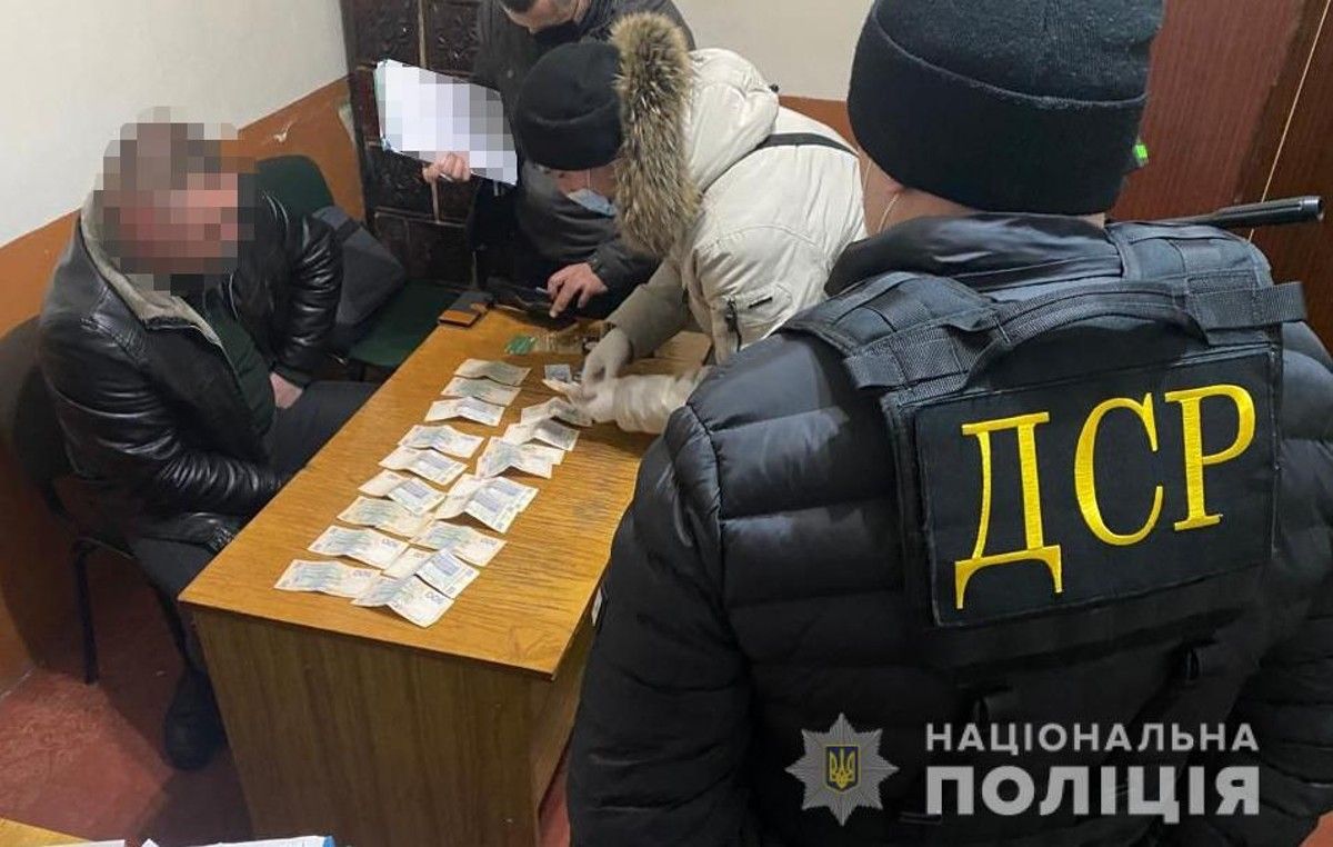 Депутата Тернопільської райради затримали на хабарі у 25 тис. грн