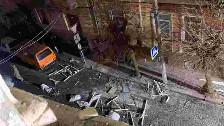 Двоє осіб постраждали внаслідок вибуху у багатоповерхівці у центрі Чернівців