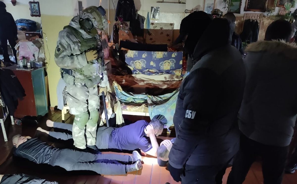В'язнів колонії на Волині викрили на постачанні наркотиків засудженим