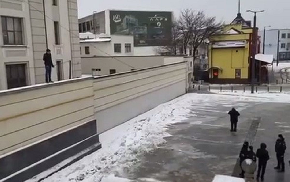 Невідомий погрожував вчинити самогубство на львівському вокзалі