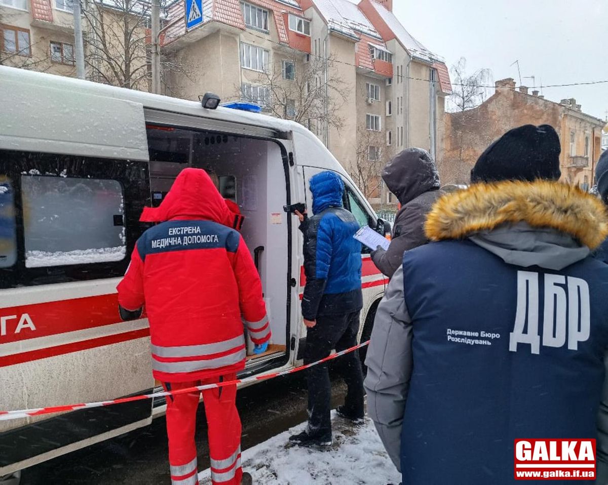 Франківського поліцейського затримали на хабарі у 5000 доларів