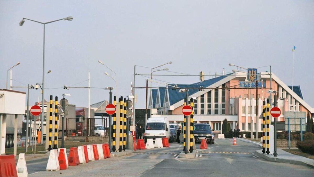 Львівські митники викрили контрабанду дизайнерського взуття на майже 4 млн грн