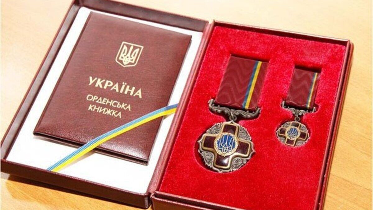 Зеленський нагородив директора «Краківського», забудовника і перевізника