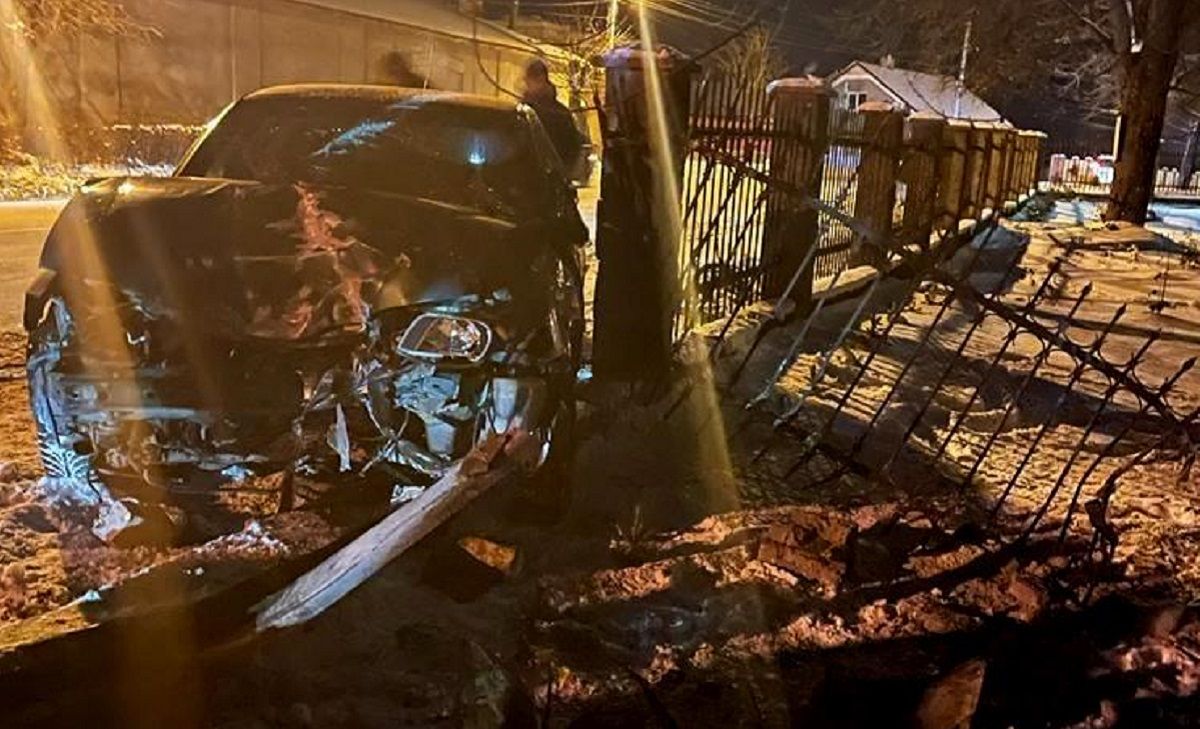 У Самборі автомобіль збив на тротуарі сім’ю з двома дітьми