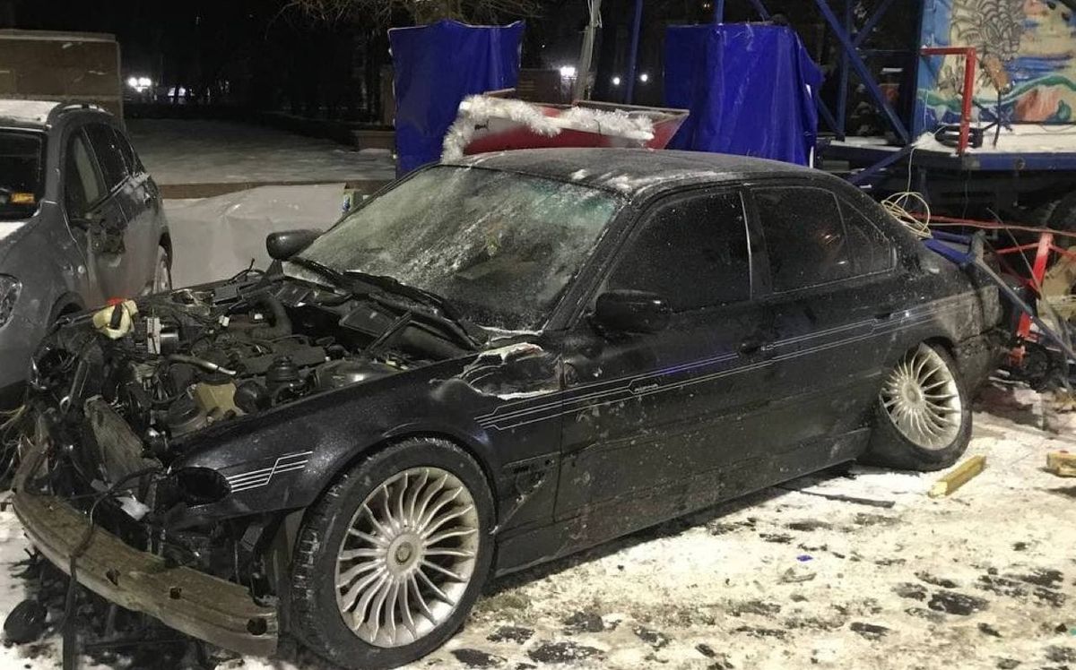 П’яний 34-річний водій розтрощив атракціони різдвяного містечка у Чернівцях