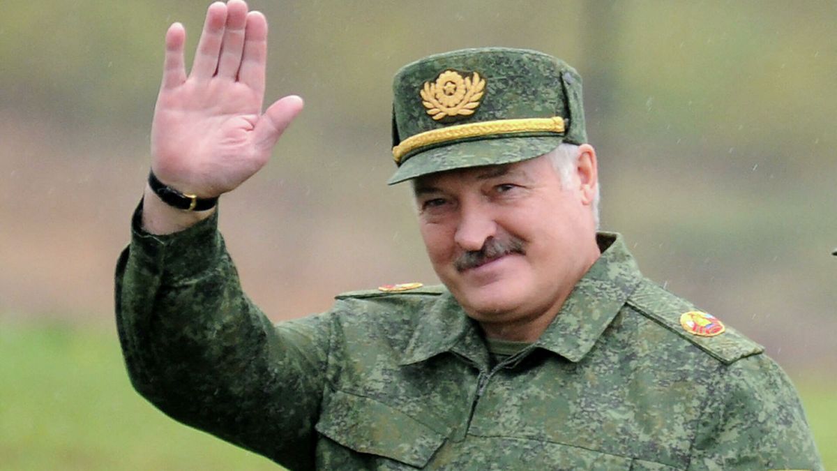 Лукашенко хоче стягнути до кордону з Україною «цілий контингент» військових