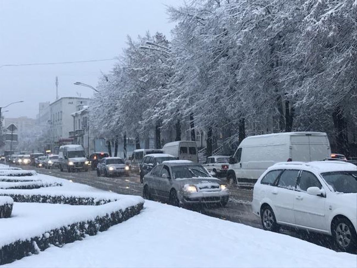 На вулицях Рівного почали працювати міські інспектори з паркування