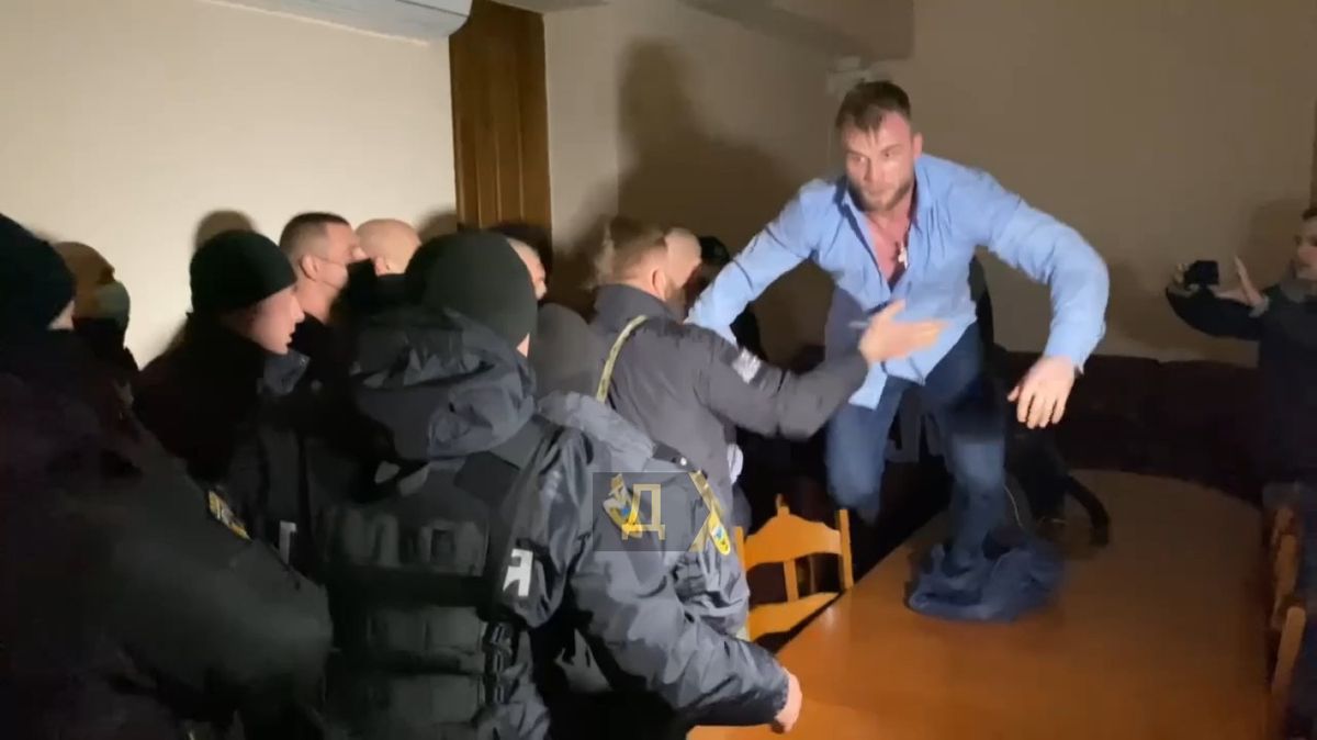 Нардеп Артем Дмитрук влаштував бійку в Одеській міськраді