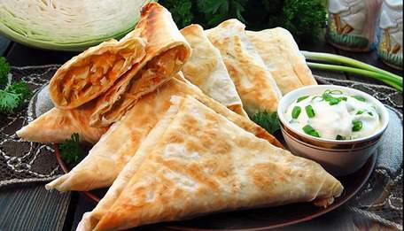 Смажені пиріжки з лаваша з капустою. Рецепт дня