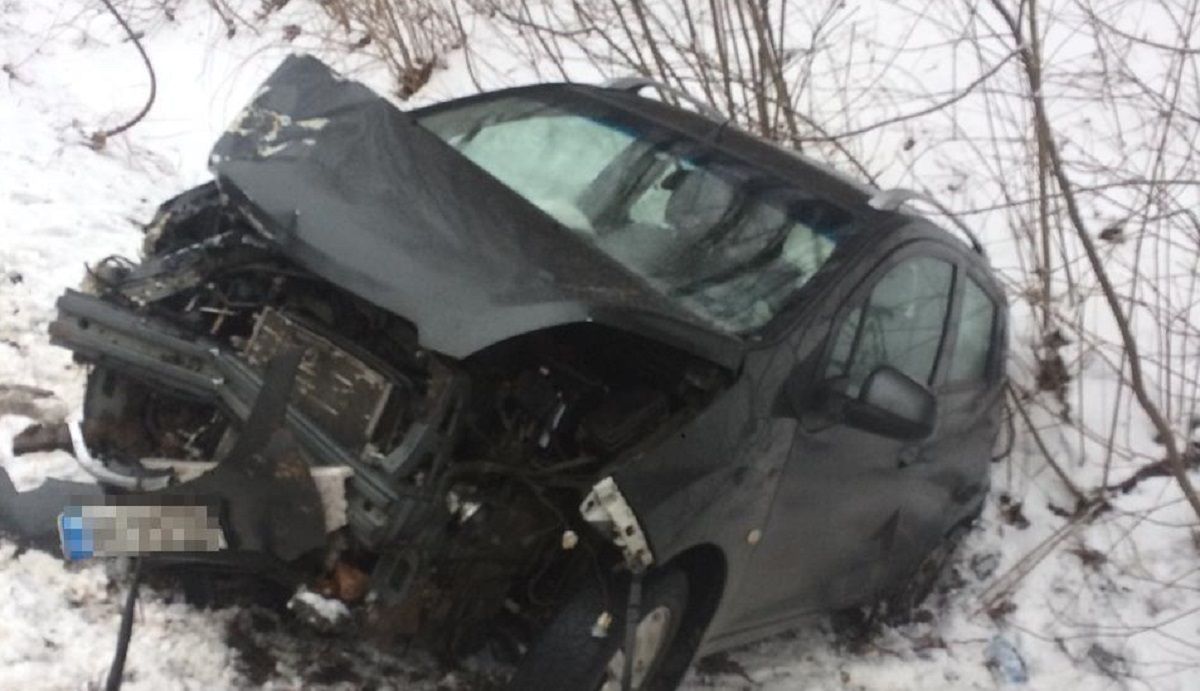 Біля Радехова автомобіль злетів у кювет, є постраждалі
