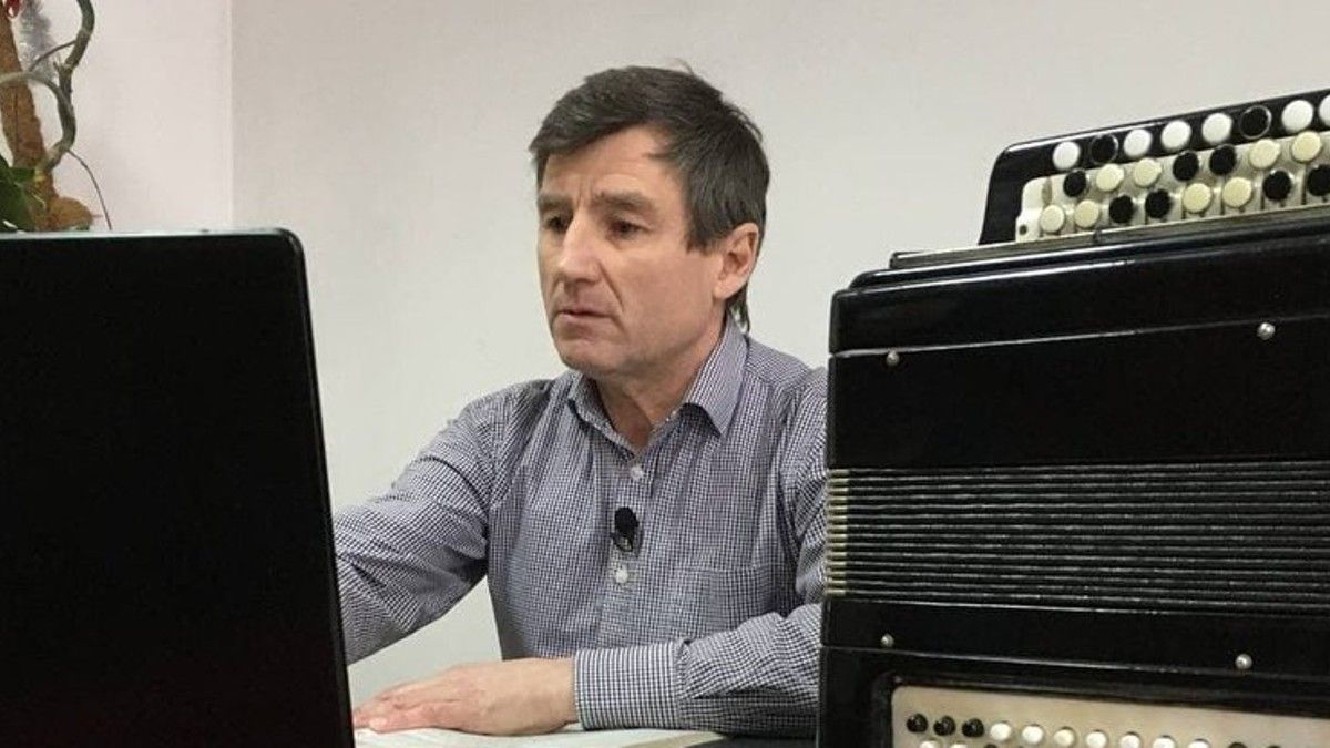 Невакцинований вчитель музики з Тернопільщини поновився на посаді через суд