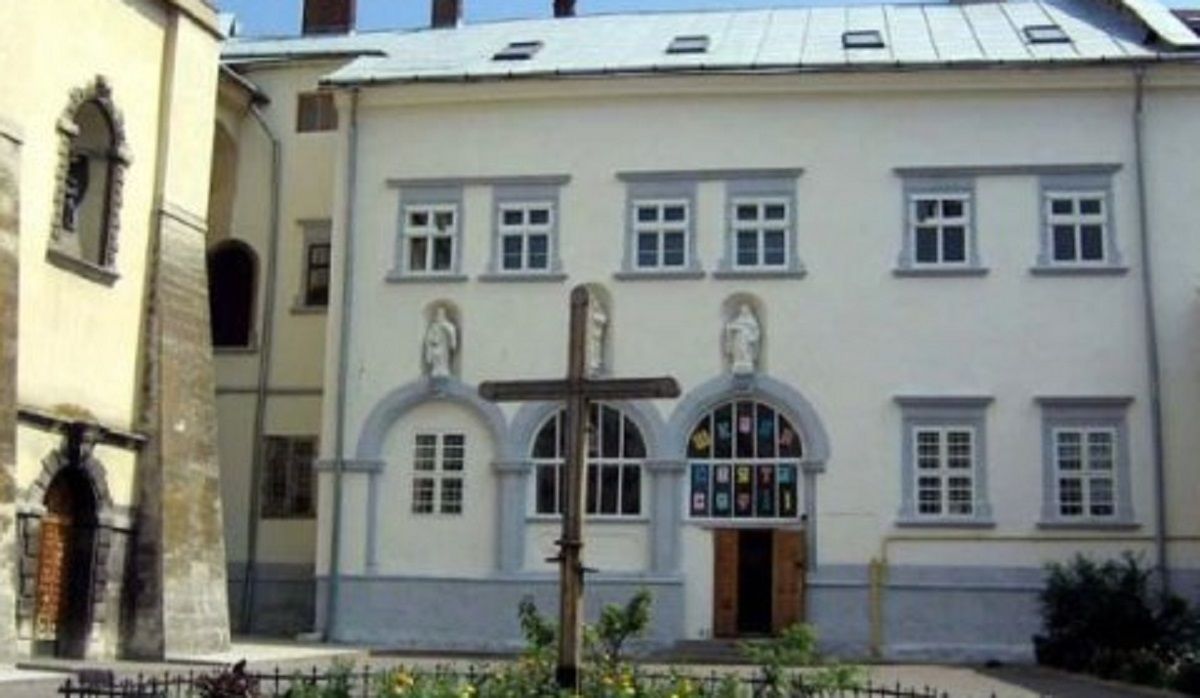 Директорка львівської гімназії скасувала 34 тис. грн штрафу за порушення карантину