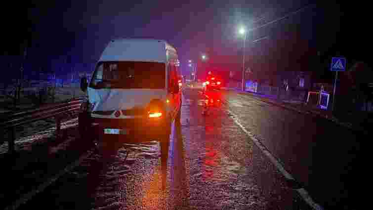 На трасі Львів – Шегині мікроавтобус на смерть збив 41-річного пішохода