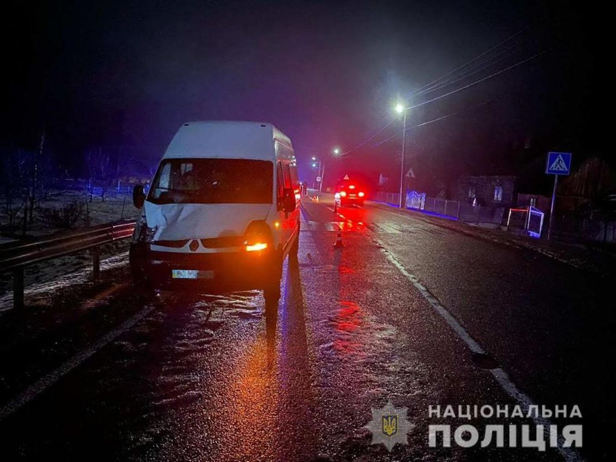 На трасі Львів – Шегині мікроавтобус на смерть збив 41-річного пішохода