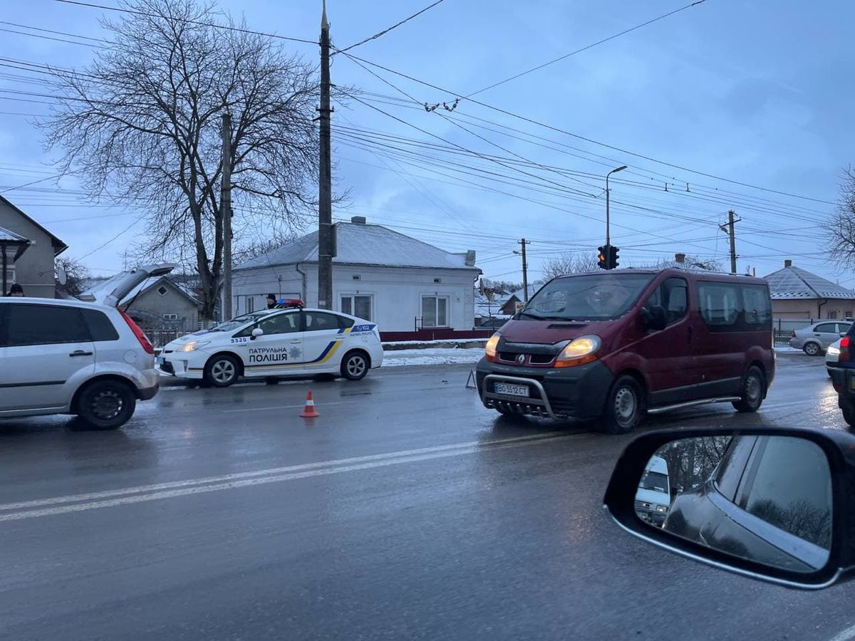 На переході у Тернополі два авто збили 56-річну пішохідку